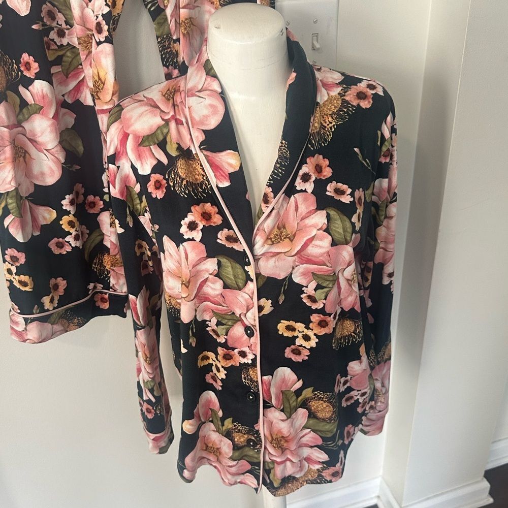 Room Service Womens 2-Piece Shawl Collar Pajama Set M - Picture 3 of 7